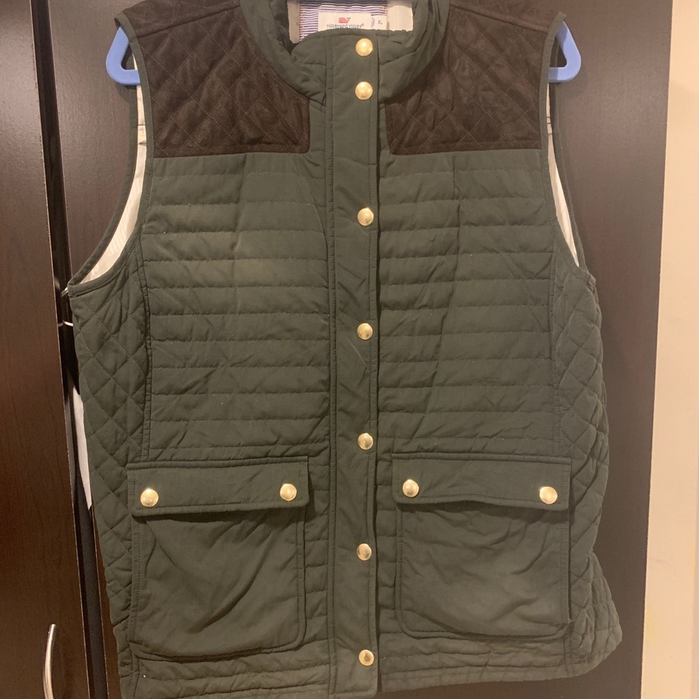 Vineyard Vines army green vest, size women’s XL